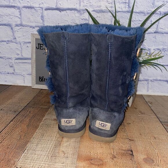 UGG
Australia Bailey Button Triplet Boots
Size 6 - Picture 5 of 10